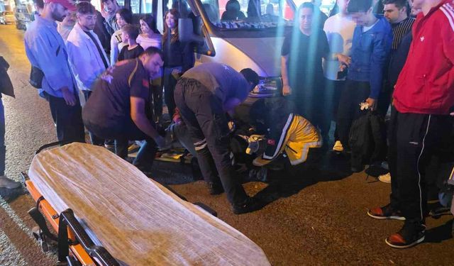 Anne ve oğluna motosiklet çarptı: 1 yaralı