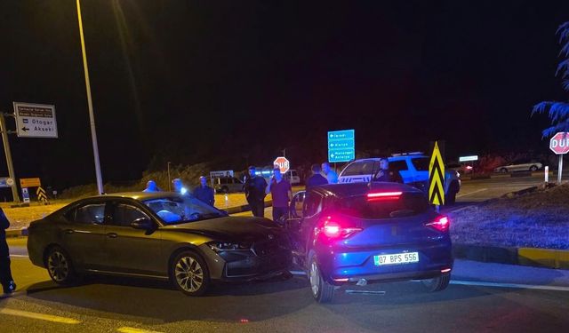 Antalya'da trafik kazası: 2'si Norveç vatandaşı 3 yaralı