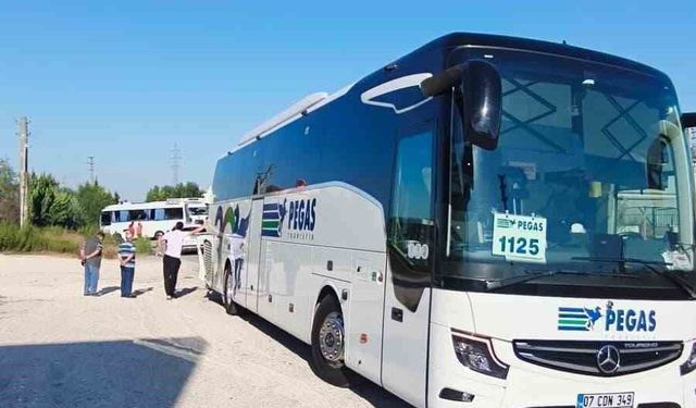 Antalya'da tur otobüsü ile servis minibüsü çarpıştı: 6 yaralı