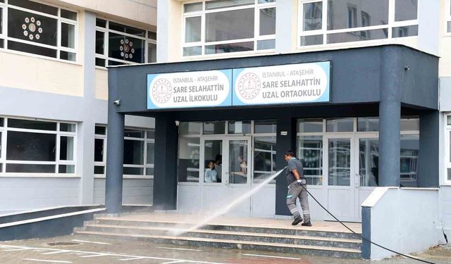 Ataşehir'de okullar temizlenerek yeni eğitim dönemine hazırlanıyor