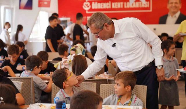 Ayvalık'ta öğrenci sofrası; 3 çeşit yemek ve meyve 50 TL