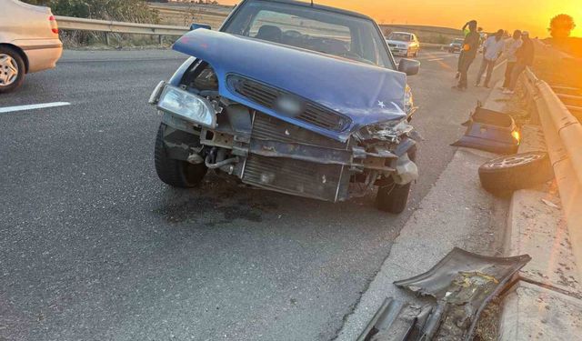 Babaeski'de seyir halindeyken lastiği çıkan otomobil kaza yaptı