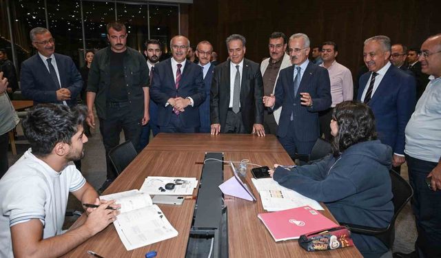 Bakan Abdulkadir Uraloğlu'ndan Büyükşehir Belediyesi'ne ziyaret