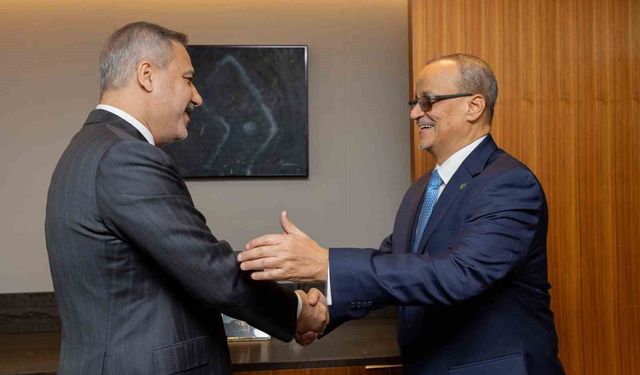 Bakan Fidan, İİT Genel Sekreteri Ahmed ile bir araya geldi