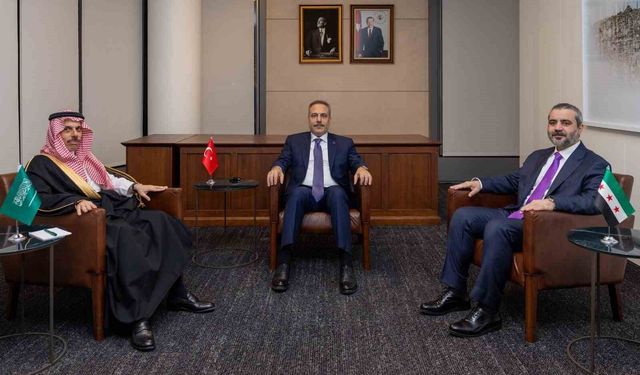 Bakan Fidan, Suriyeli ve Suudi mevkidaşıyla üçlü toplantıya ev sahipliği yaptı
