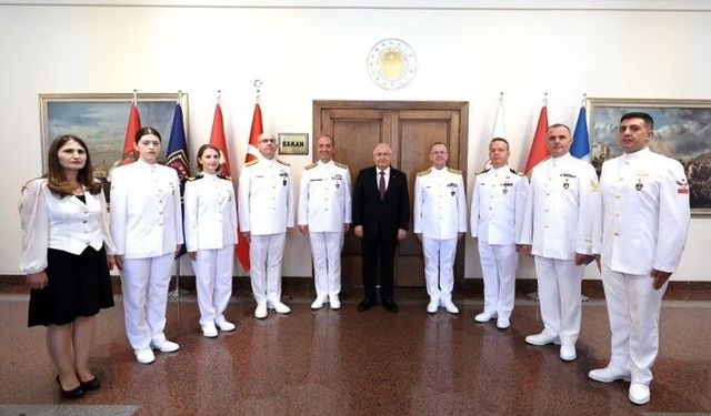 Bakan Güler, Deniz Kuvvetleri Komutanı Tatlıoğlu'nu kabul etti
