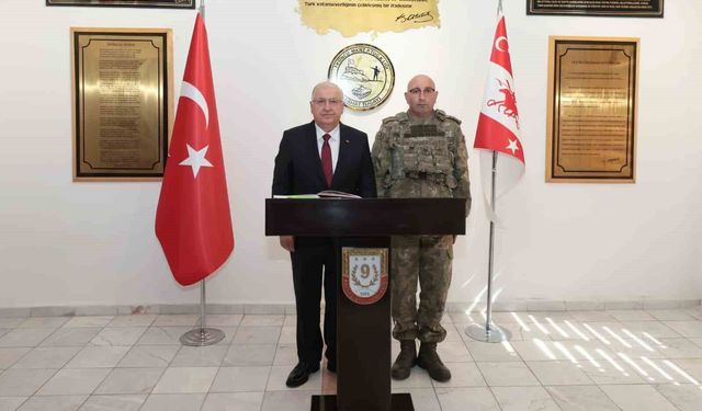 Bakan Güler, Kars'ta 14'üncü Mekanize Piyade Tugay Komutanlığını ziyaret etti