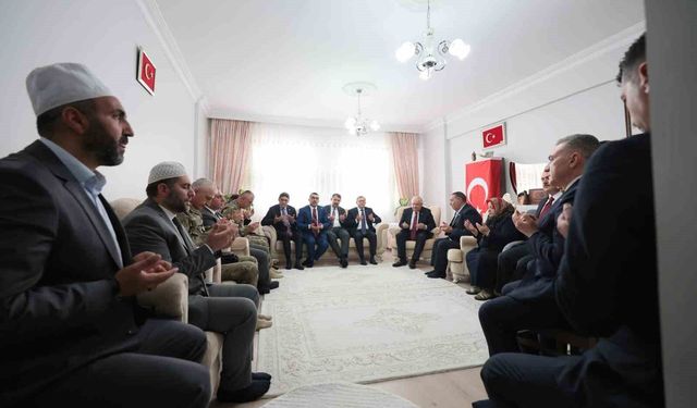 Bakan Güler, şehit Jandarma Er Emin Polat'ın baba ocağını ziyaret etti