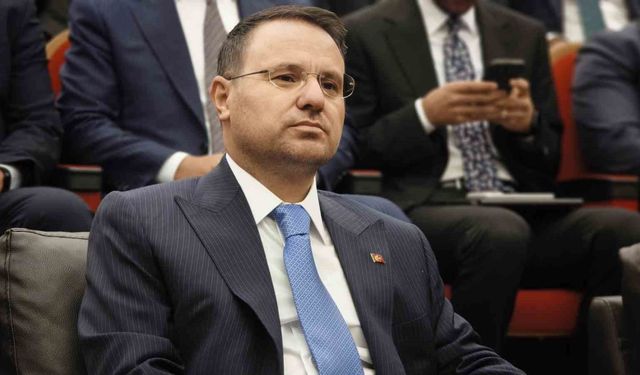 Bakan Gürlek: '27 bin 500 hakim ve savcımızla, 211 bin avukatımızla aynı büyük hukuk ailesinin mensuplarıyız'