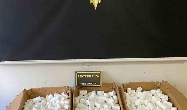 Balıkesir'de 109 bin 300 sentetik ecza hapı ele geçirildi