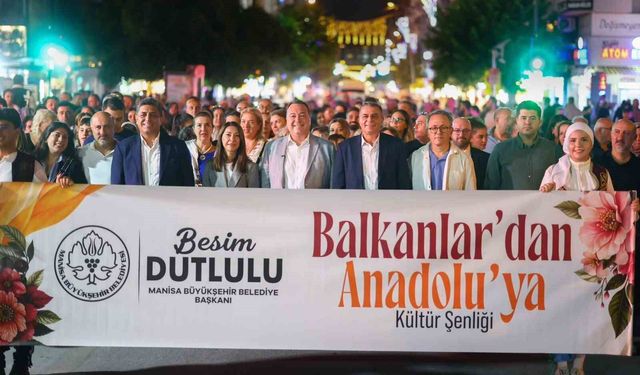 Balkanlardan Anadolu'ya Kültür Şenliği'nde Candan Erçetin coşkusu