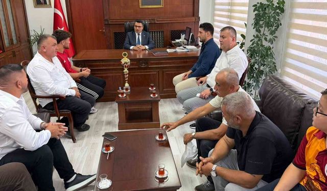 Başarılı güreşçiler Kaymakam Köksal'ı ziyaret etti