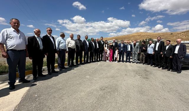 Başkan Şemsi Bayraktar Yüksekova'da çiftçilerle buluştu