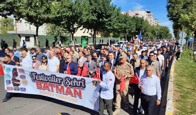 Batman'da festival coşkusu kortej yürüyüşüyle başladı