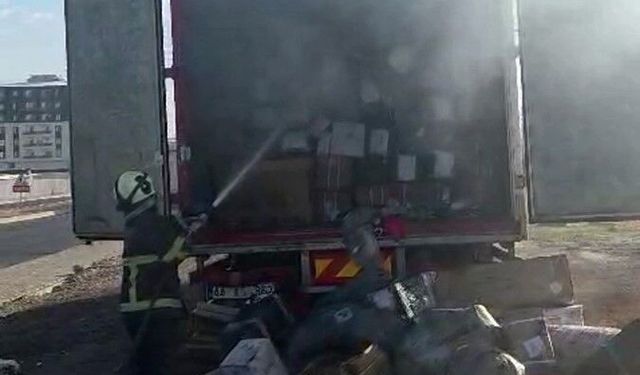 Batman'da kargo aracında yangın