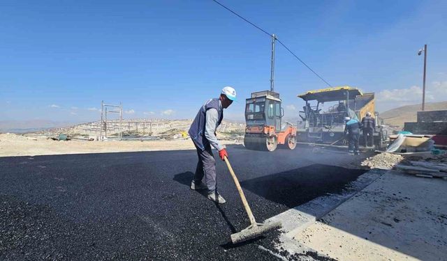 Battalgazi'de kırsal ve merkez mahallelerde asfalt çalışmaları sürüyor