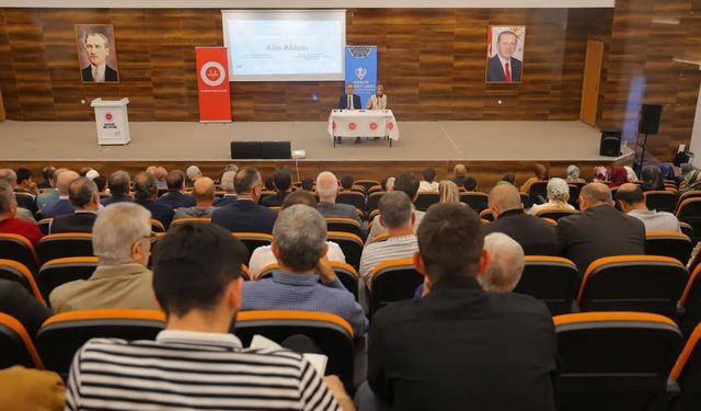 Bayburt'ta aile ahlakının temel değerleri konferansta anlatıldı
