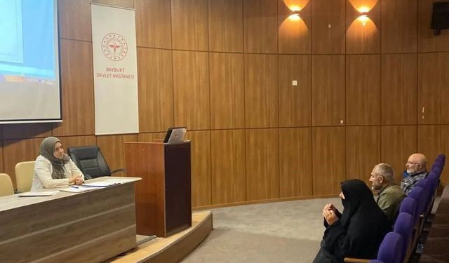 Bayburt'ta hastalar ve yakınları diyabet okulunda eğitim aldı