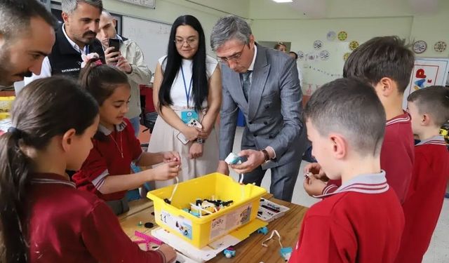 Bayburt'ta öğrenciler bilim ve teknoloji atölyelerinde çalışma yaptı