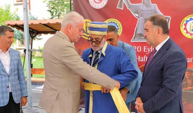 Bayburt'ta yılın Ahisi Metin Özyurt seçildi
