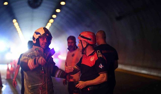 Bayraklı Tünelleri'nde korkutan tır yangını