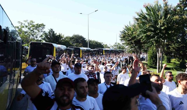 Beşiktaş taraftarı stada geldi