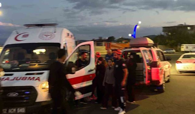 Bingöl'de iki otomobil çarpıştı: 4 yaralı
