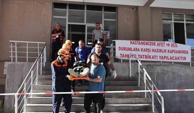 Bitlis Devlet Hastanesi'nde deprem tatbikatı yapıldı