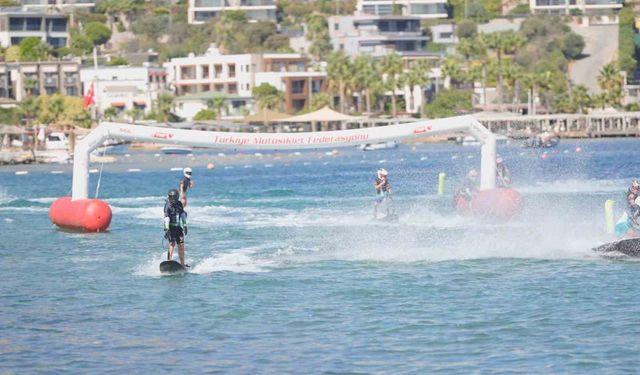 Bodrum'da deniz üzerinde hız ve adrenalin yarışı