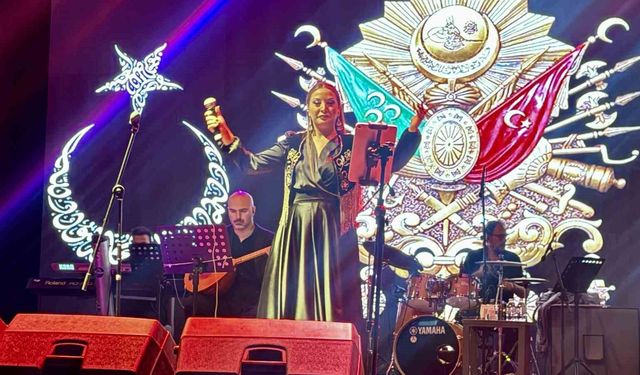Bodrum'da Türk halk müziğinin güçlü sesi Avcı sahne aldı