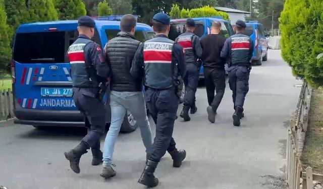 Bolu'da sahte altınları kuyumculara satmaya çalışan 3 şüpheli suçüstü yakalandı