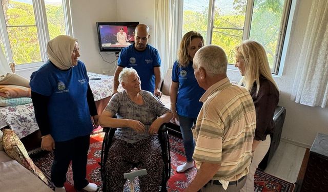 Bozdoğan Belediyesi'nden ihtiyaç sahiplerine tekerlekli sandalye desteği