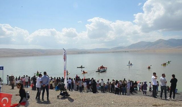 Bulanık'ta 'Su Sporları ve Plaj Oyunları Şenliği' düzenlendi