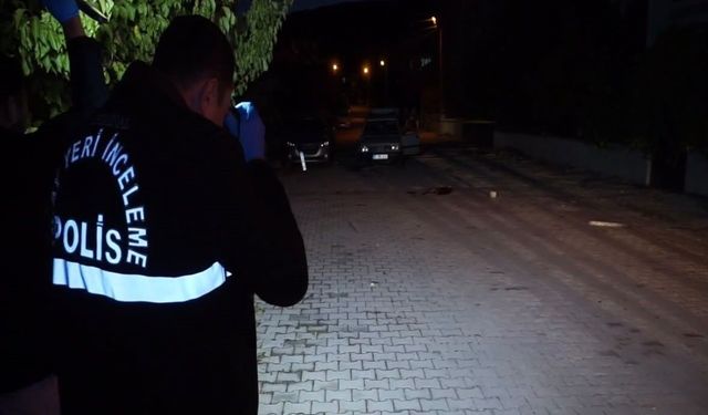 Burdur'da iki grup arasında kürekli kavga: 2 otomobil zarar gördü