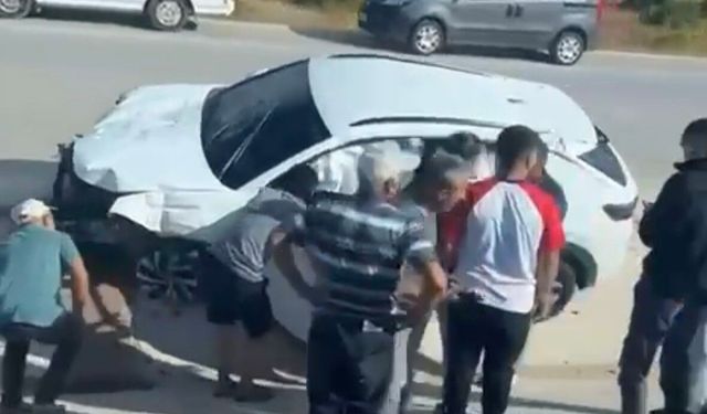Burdur'da refüjdeki trafik levhalarına çarpan sürücü yaralandı
