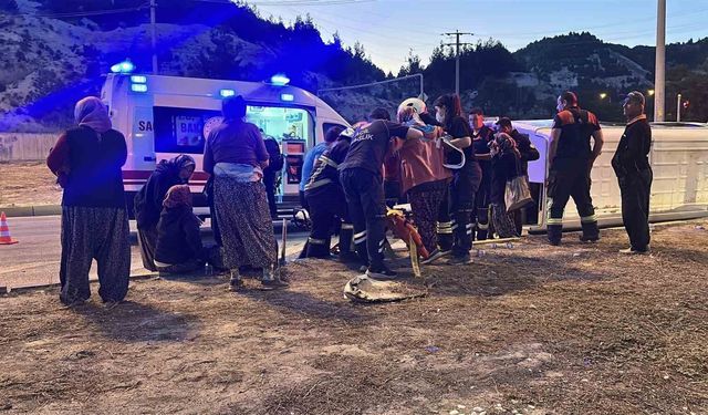 Burdur'da tarım işçilerini taşıyan minibüs devrildi: 9 yaralı