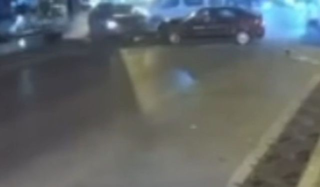 Bursa'da kontrolden çıkan otomobil karşı şeride geçti: 2 yaralı