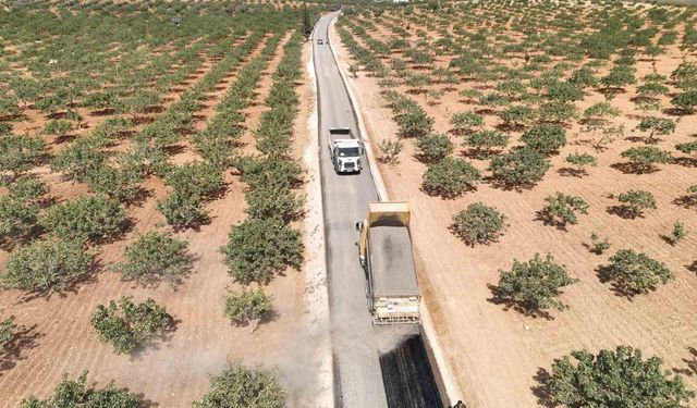 Büyükşehir'den Birecik'te 40 kilometrelik grup yoluna sathi asfalt