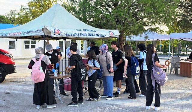 Büyükşehirden okul yolunda öğrencilere sıcak sürpriz
