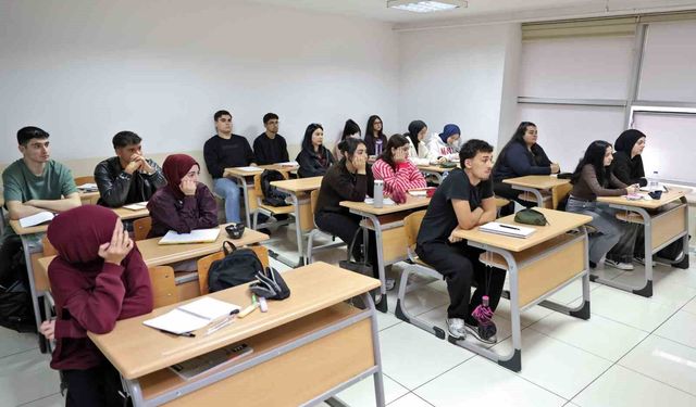 Büyükşehir'in ücretsiz YKS kurslarında eğitimler başladı