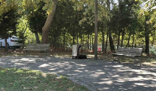 Cami parkındaki bankta şüpheli ölüm