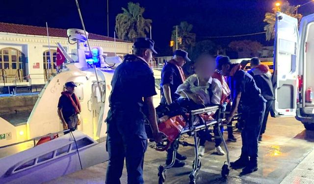 Çanakkale'de beyin kanaması riski nedeniyle hasta Sahil Güvenlik botuyla tahliye edildi