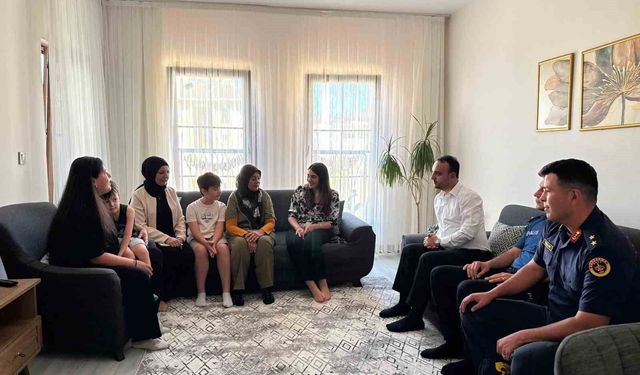 Çavdarhisar Kaymakamı Mantı'dan şehit ailelerine ziyaret