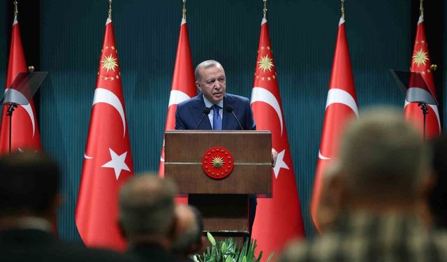 Cumhurbaşkanı Erdoğan: 'Kılıç şakırtıları altında can alıp can vererek kendimize yurt eylediğimiz bu topraklarda kimseye ameliyat yaptırmayız'