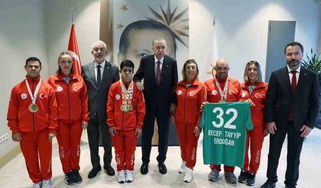 Cumhurbaşkanı Erdoğan, Türkiye Özel Sporcular Spor Federasyonu temsilcileriyle bir araya geldi