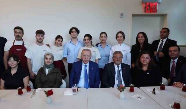Cumhurbaşkanı Erdoğan'dan New York'ta Türk pastanesine ziyaret
