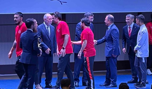 Cumhurbaşkanı Yardımcısı Yılmaz: 'Bugün ülkemizde toplam 5 bin 555 gençlik ve spor tesisi var'