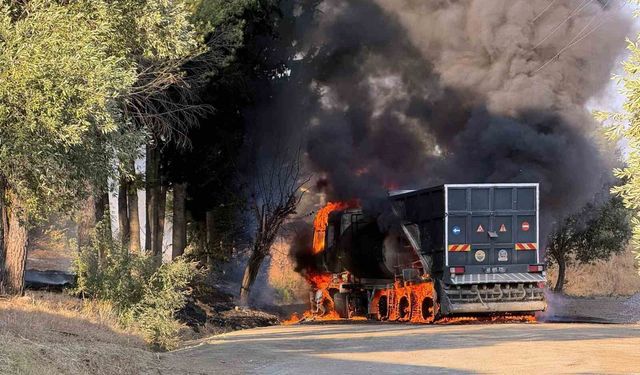 Dalaman Belediyesine ait araç alev alev yandı