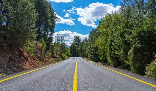 Denizli Büyükşehir Elmalı yolunu baştan sona yeniledi