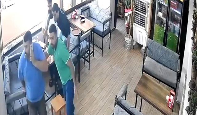 Depremde terliğini bırakıp çorapla kaçtı